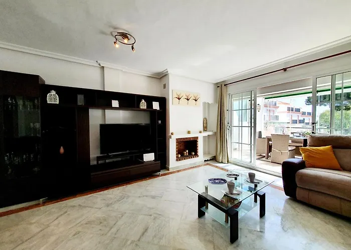 Апартаменты Lomas De Cabopino House