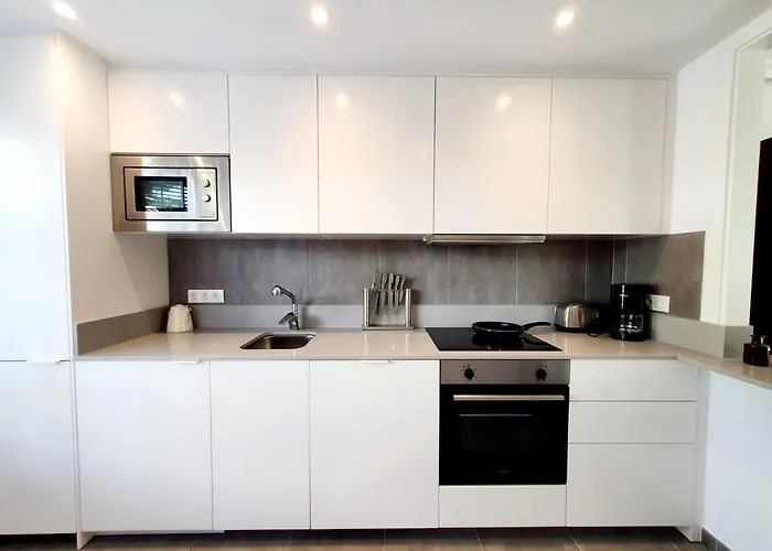 Lomas De Cabopino House Апартаменты *