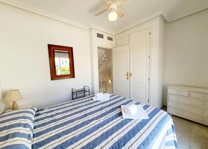 Lomas De Cabopino House Апартаменты *