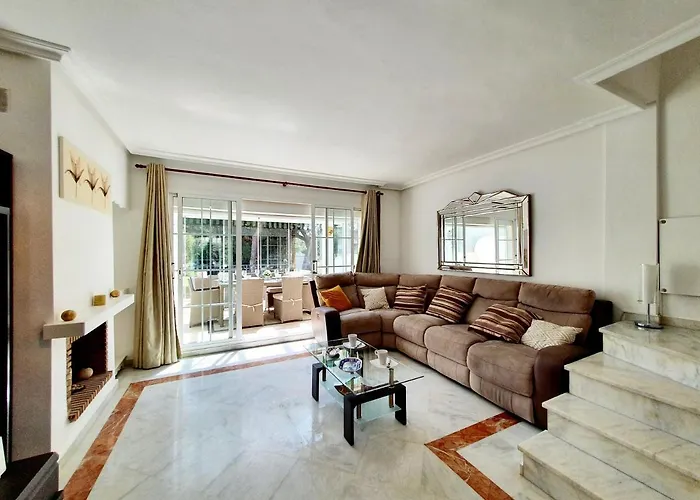 Апартаменты Lomas De Cabopino House *