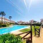 Lomas De Cabopino House 아파트