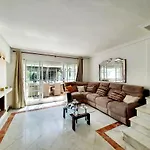 아파트 Lomas De Cabopino House *