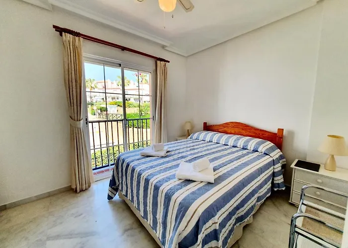 아파트 Lomas De Cabopino House *