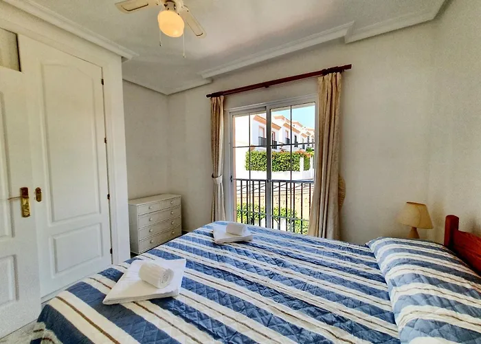 아파트 Lomas De Cabopino House 마르베야