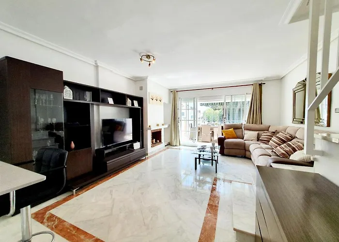 아파트 Lomas De Cabopino House *