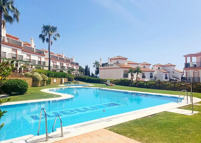 Lomas De Cabopino House 아파트