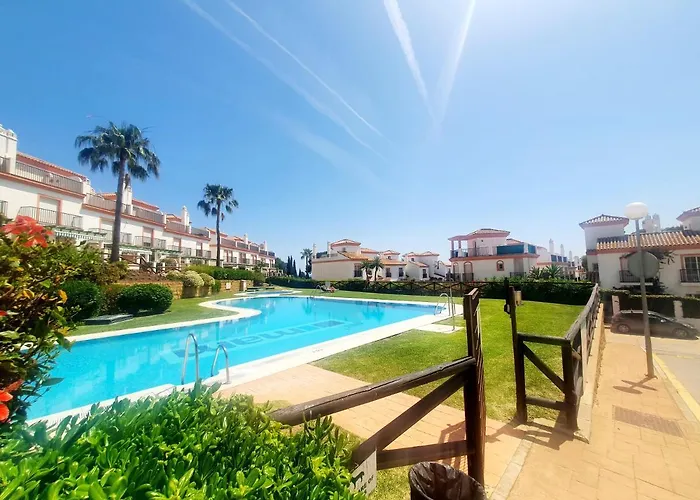 Lomas De Cabopino House 아파트