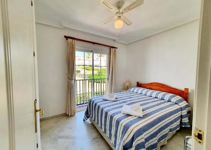 Lomas De Cabopino House 아파트 *