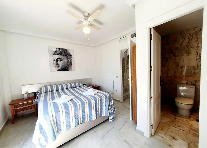Lomas De Cabopino House アパート *